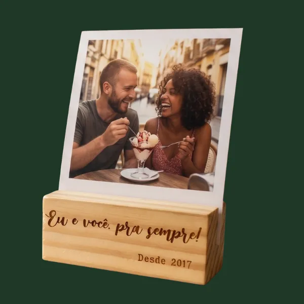 Polaroid com suporte personalizado